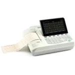 Equipo e cardiologia con papel ecg